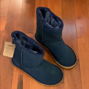 NWT Ugg Boots size 7 (eu 38)